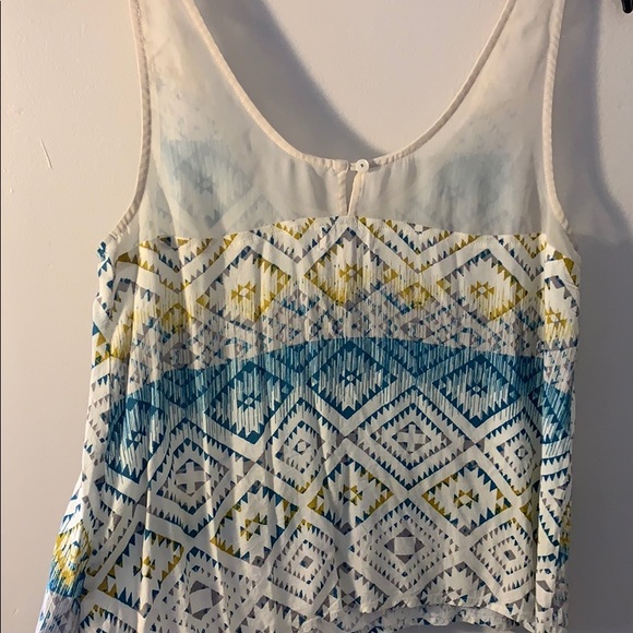 Patterned Top - Picture 2 of 3